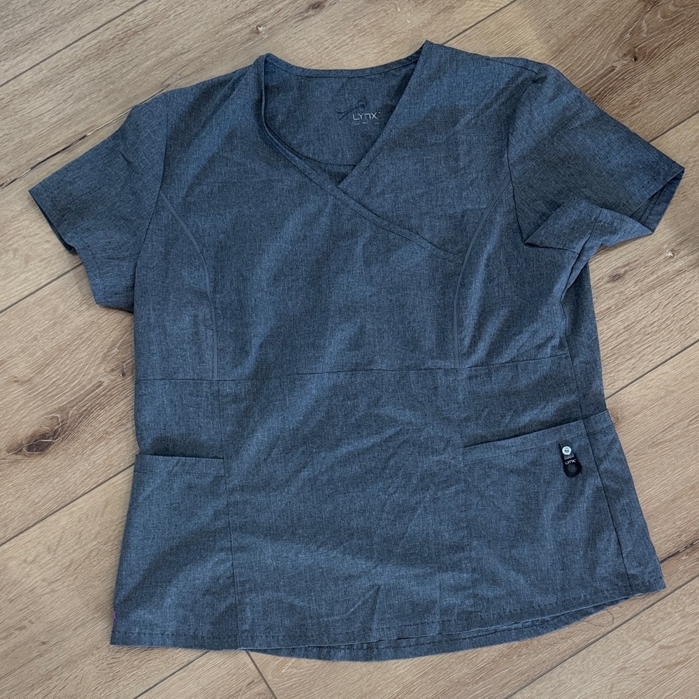 Women’s scrub top